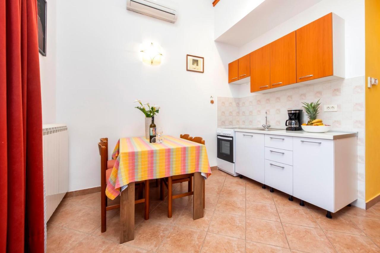 Apartments Adria Rovinj Exterior photo