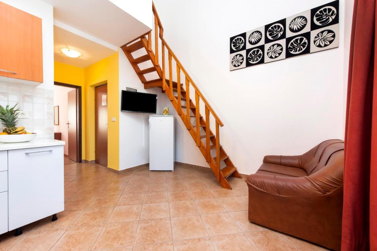 Apartments Adria Rovinj Exterior photo